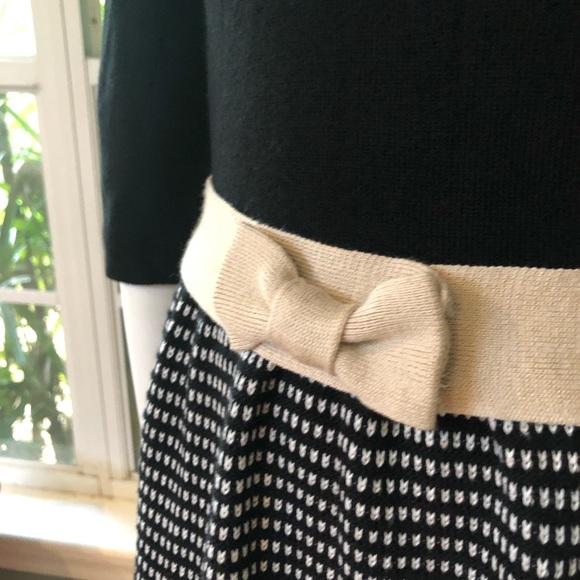 Elegant Minimalist dress - Picture 2 of 8